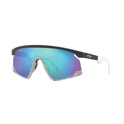 BXTR SUNGLASS MATTE BLACK AND GRAY FRAME WITH PRIZM™ SAPPHIRE LENS