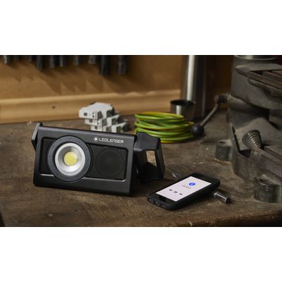 IF4R 2,500 LUMEN RECHARGEABLE FLOOD LIGHT WITH BLUETOOTH SPEAKER | Matco Tools