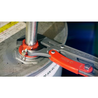 KNIPEX 22" SWEDISH PIPE WRENCH WITH QUICK ADJUSTMENT | Matco Tools